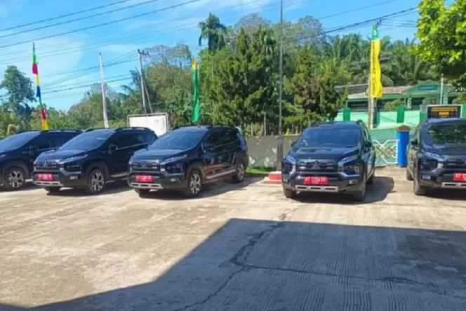 
 Bupati Paser dari PKB Viral karena Bagi-bagi Mobil Xpander ke Kades. (Foto: Instagram-@korupmas)